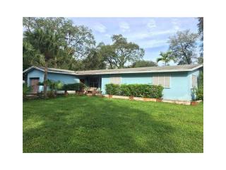 771 153rd St, Miami, FL 33162-5230