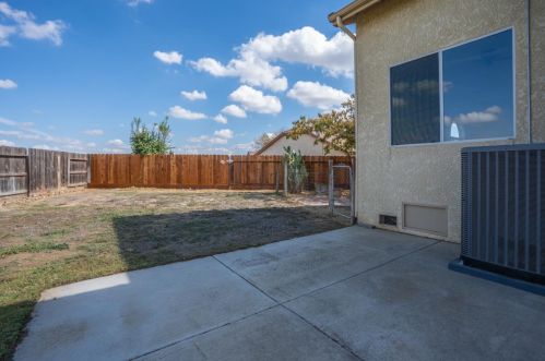 2009 Carlsbad Caverns Ct, Newman CA  95360-9635 exterior