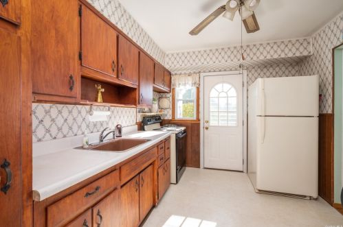 3 Lynn Pl, Bethpage NY  11714-4307 exterior