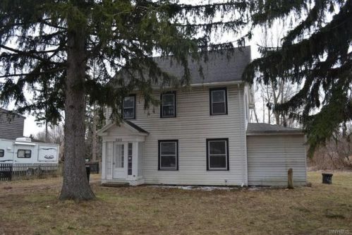 5215 Genesee St, Bowmansville, NY 14026-1039