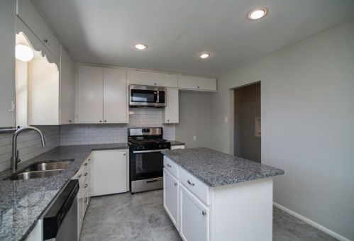 2813 Sarah Jane Ln, Fort Worth TX  76119-4723 exterior