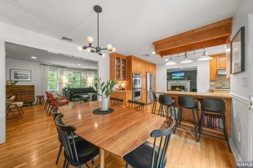 27 Hering Rd, Montvale NJ  07645-1226 exterior