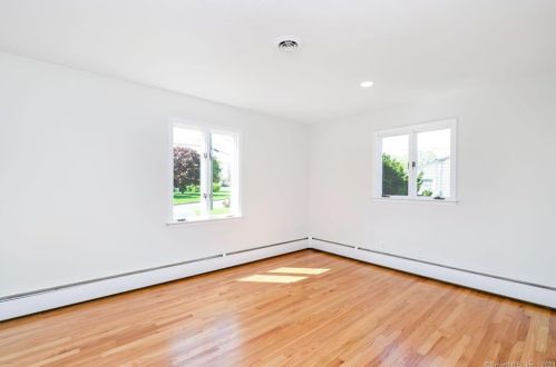 11 Bristol Rd, Windsor Locks CT  06096-2009 exterior