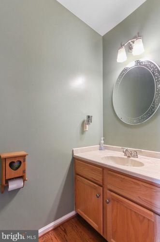 100 Brook Meadow Cir, Shrewsbury PA  17361-1236 exterior
