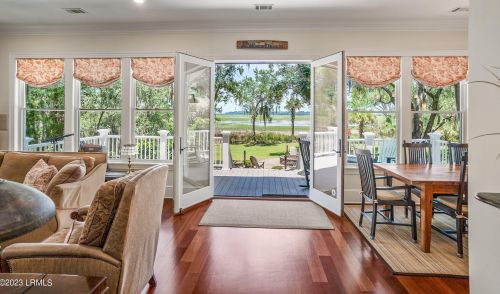 66 Bay Dr, Beaufort SC  29907-1755 exterior