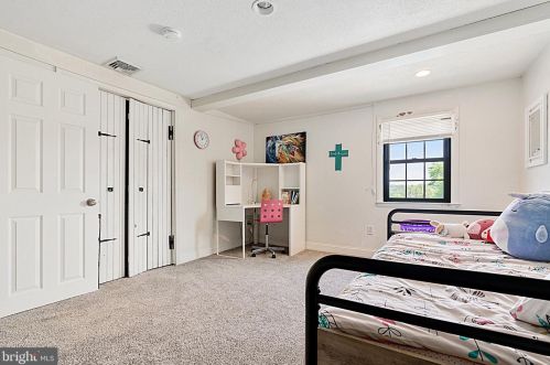 135 Marmic Dr, Southampton PA 18966-1725 exterior