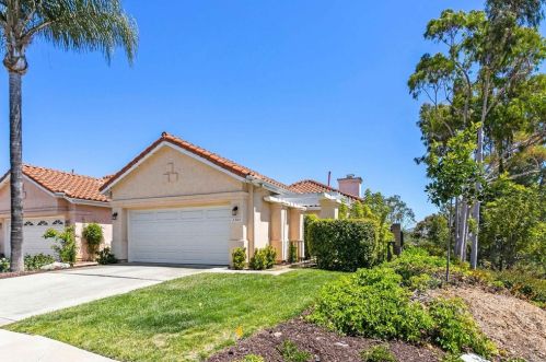 2404 Links Way, Vista, CA 92081-8995