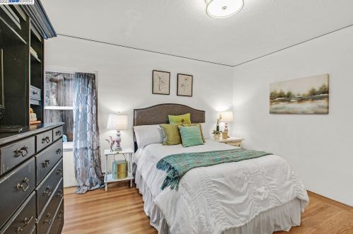 1320 Sandelin Ct, San Leandro CA  94577-3950 exterior