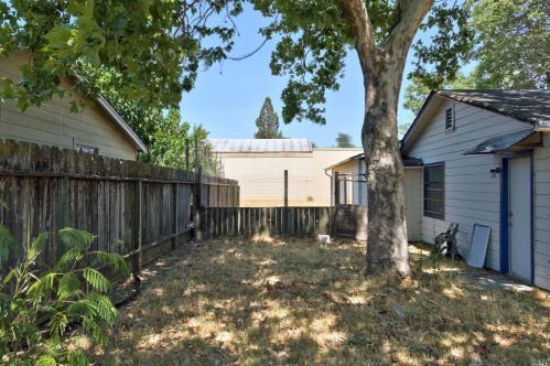 160 Thomas St, Ukiah CA  95482-5822 exterior