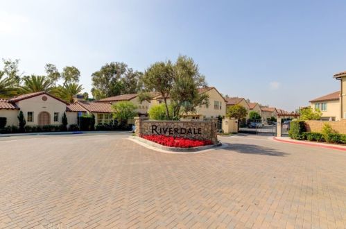 256 Ridgewood St, Long Beach, CA 90805-1021