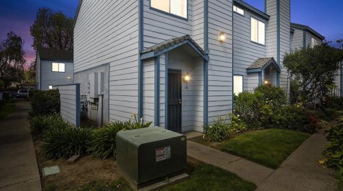 445 Almond Dr, Lodi CA  95240-6304 exterior