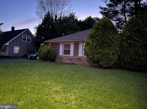9 Pebble Ln, Willingboro, NJ 08046-2727