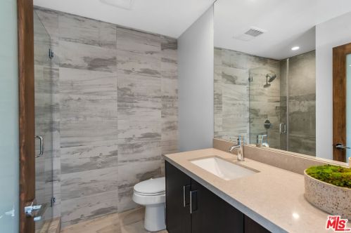 3423 Scadlock Ln, Van Nuys CA  91403-4915 exterior