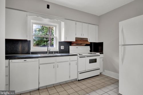 316 Kendale Rd, Red Lion PA  17356-9633 exterior