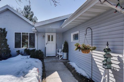 395 Madison St, Cambridge, WI 53523-9417