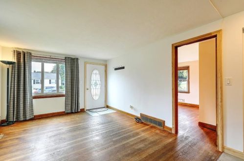 44 Rosemont Ave, Cumberland RI  02864-7519 exterior