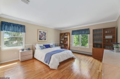 43 Mdw Blf Rd, Greystone Park NJ 07950-1951 exterior