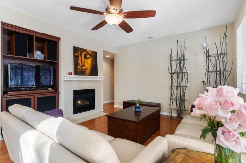 9872 Winkle Cir, Elk Grove CA  95757-6276 exterior