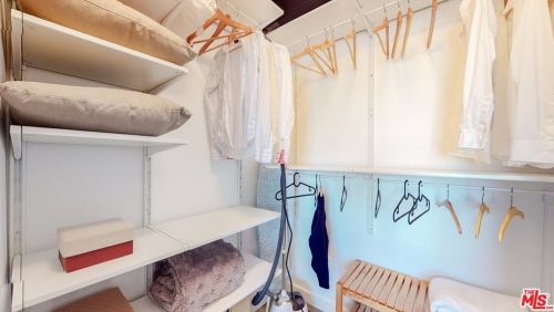 14711 Sherman Way, Van Nuys CA  91405-2215 exterior