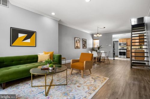 1212 Daly St, Philadelphia, PA 19148-2906