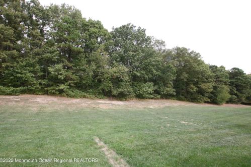 7 Santa Fe Ct, Tinton Falls, NJ 07712-3172
