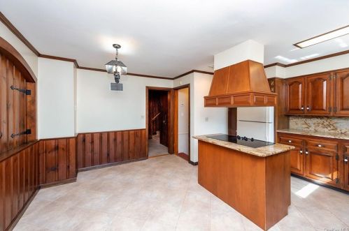 41 Michael Dr, Scarsdale NY  10583-6709 exterior