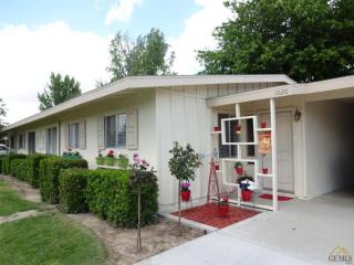 1020 River Oaks Dr, Bakersfield, CA 93309-2858
