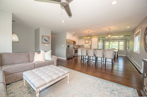 157 Connetquot Rd, Oakdale, NY 11769-2117