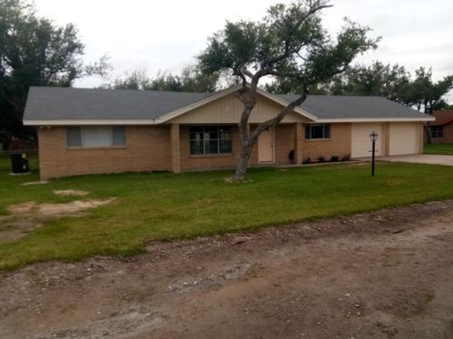 817 Oak Ave, Rockport, TX 78382-5905