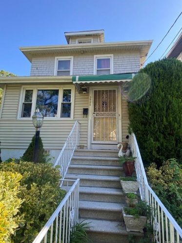 3924 Pratt Ave, Bronx, NY 10466-2406