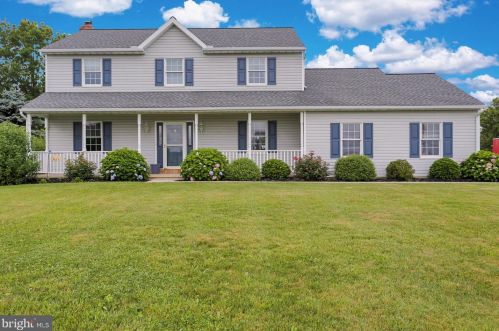 1927 County Line Rd, Dale, PA 19504-8715