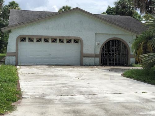 724 Seminole Blvd, Tarpon Springs, FL 34689-2435