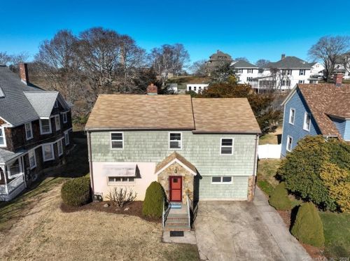 110 Baker Ave, Groton, CT 06340-3969