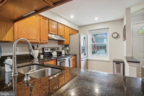 8518 Blue Rock Ln, Lorton VA  22079-3062 exterior