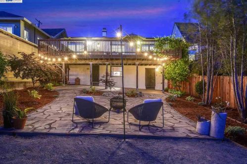 5137 Fairfax Ave, Oakland CA  94601-5410 exterior