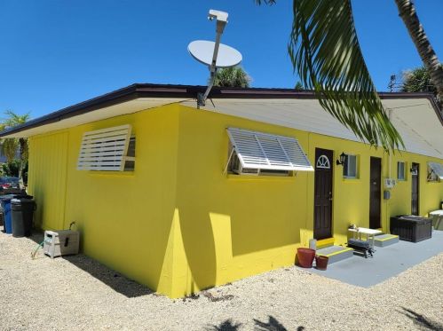 128 Jefferson St, Fort Myers Beach, FL 33931-3717