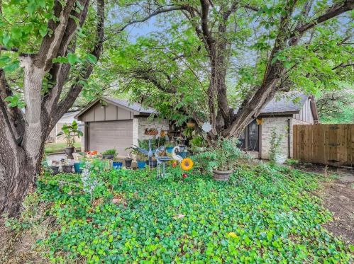 624 Hallvale Dr, Fort Worth, TX 76108-1426