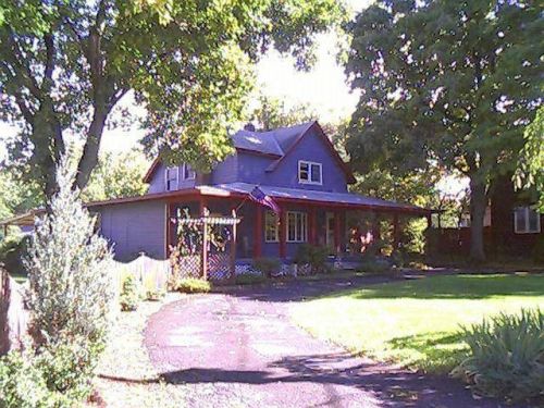 24 New Paltz Rd, Highland, NY 12528-1013