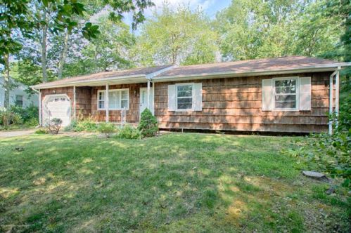 40 Delmar Dr, Bricktown, NJ 08723-6934