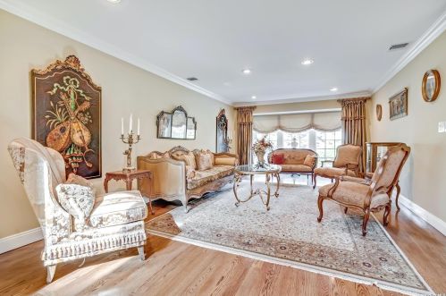 15 Frost Valley Rd, Mount Sinai NY  11766-1401 exterior