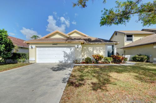 3842 Circle Lake Dr, West Palm Beach, FL 33417-1180