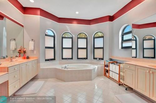 5098 168 Ave, Hollywood FL  33027-4913 exterior