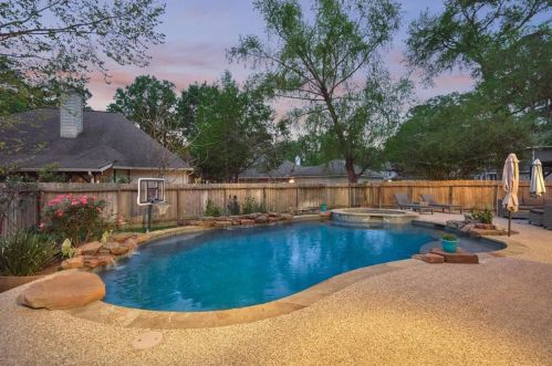 79 Knightsbridge Dr, Conroe TX 77385-3451 exterior