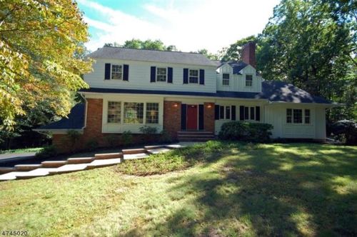 4 Larson Ln, Warren, NJ 07059-5005