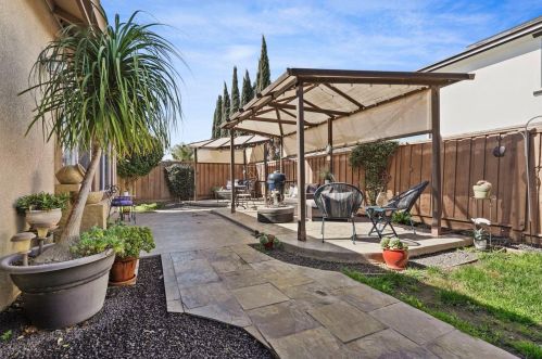 767 Red Barn Pl, Lathrop CA  95330-8975 exterior