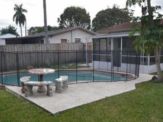 2302 62nd Ave, Hollywood FL  33024-4232 exterior