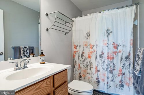 155 Fawn Dr, Gilbertsville PA  19525-8103 exterior