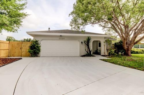 2009 Orangeside Rd, Palm Harbor, FL 34683-3341