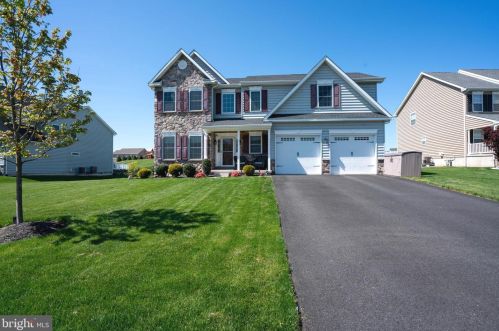 420 Green Meadow Dr, Douglassville, PA 19518-1340