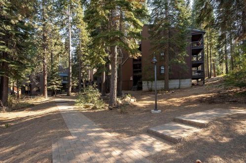 3134 Aspen Grove Rd, Truckee CA  96161-4202 exterior